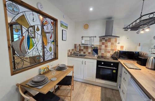 Newcastle Emlyn House | Ty Barddu