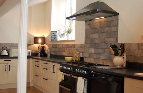 Tywyn House | Ty Capel, converted chapel with hot tub in Tywyn