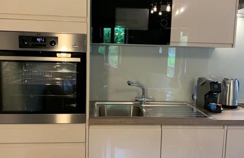 Tongwynlais Apartment | Ty Carreg Fach Staycation Cottage Cardiff