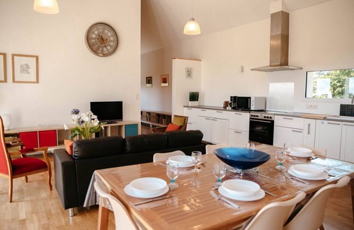 Lannilis Ski Chalet | TY COUM - Modern farmhouse with view of the aber