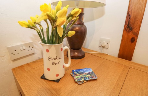 Llansaint Cottage | TY CRYDD, pet friendly, character holiday cottage in Kidwelly