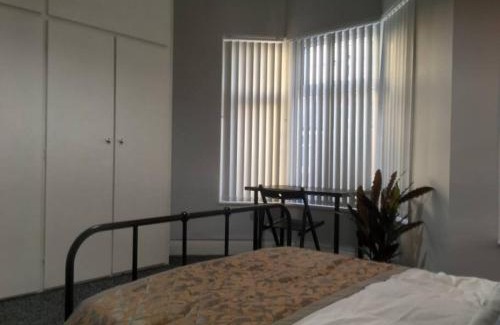 Cathays House | Ty Dogfield by Dream Short Stays
