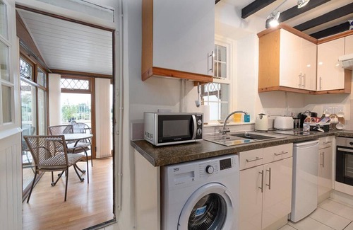 Henryd Cottage | Ty Doli - One Bedroom Cottage, Sleeps 2