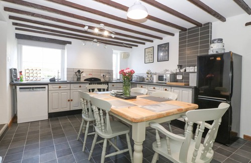 Llanfaethlu Cottage | TY GWENNOL, pet friendly, with hot tub in Llanfaethlu