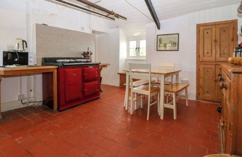 Rhoscolyn House | TY GWYN, pet friendly, country holiday cottage in Trearddur Bay