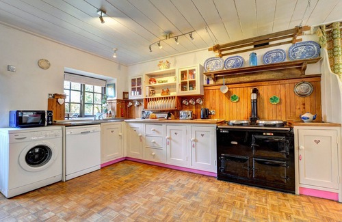 Garndolbenmaen House | Ty Isaf - Two Bedroom House, Sleeps 4