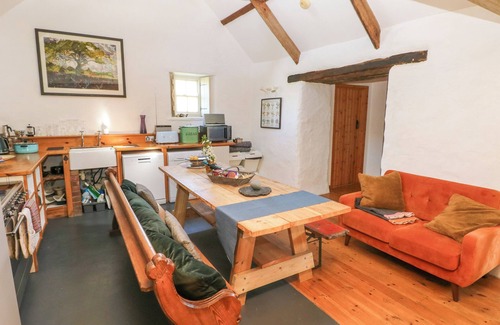 Newport House | TY MELLEN, pet friendly, character holiday cottage in Dinas Cross
