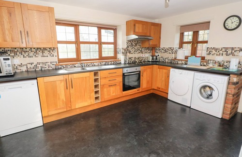 Boncath Cottage | TY MELYN, pet friendly, character holiday cottage in Boncath