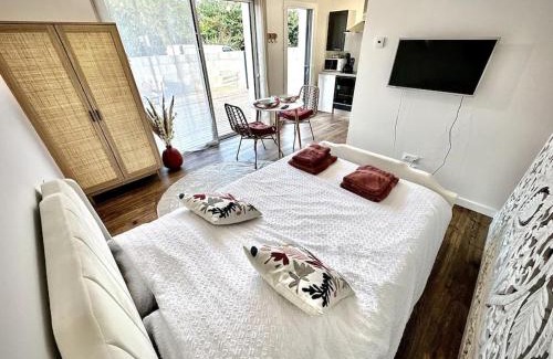 Saint-Ave Apartment | Ty Ne Hue, Charmant Studio avec extérieur clos et Parking
