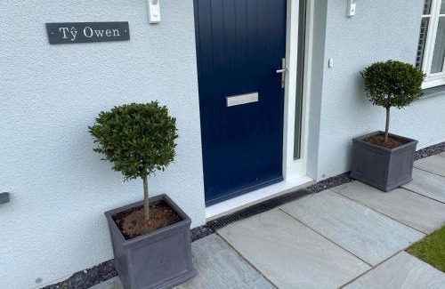Newport House | Ty Owen