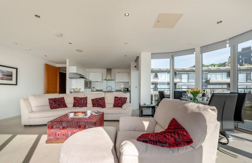 Tenby House | Ty Traeth - Two Bedroom House, Sleeps 4