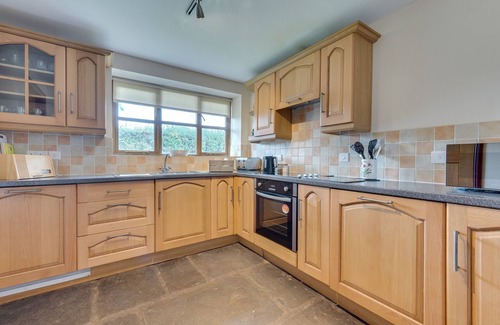 Cilmeri House | Tycanol - Four Bedroom House, Sleeps 7