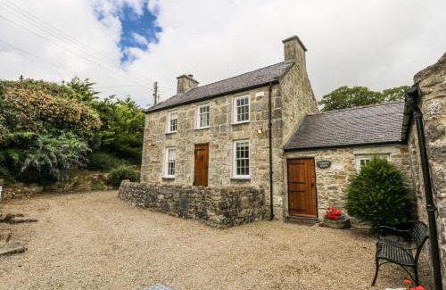 Benllech House | Tyddyn Iolyn