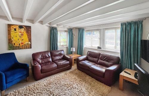 Mold House | Tyn Y Celyn - Uk48801