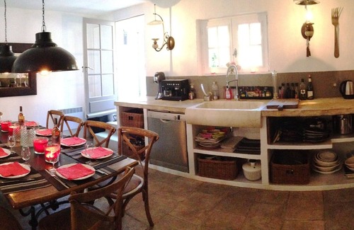 Gordes House | Typical farmhouse of the XVII in small hamlet in Gordes