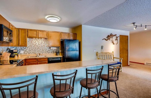 Four O'Clock House | Tyra I