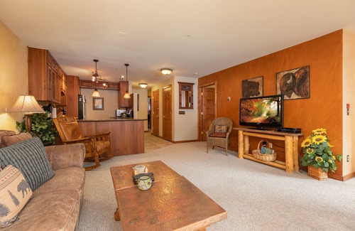Four O'Clock Condo | Tyra Streamside Buffalo Run Condo: Ski-In/Ski-Out