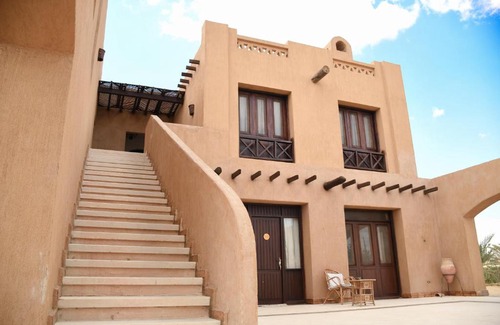 Al Bawiti Cabin | Tzila Bahariya
