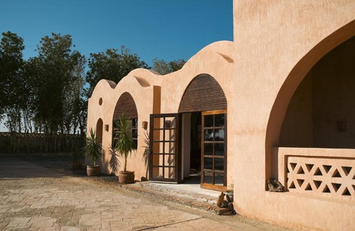 Al Bawiti Cabin | Tzila Bahariya