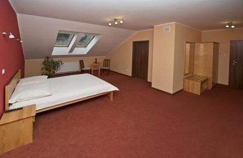 Pawlowek Hotel | U Hołosia