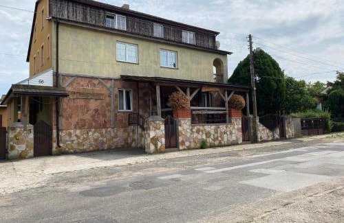 Dobrzelin Hostel | "U Jędrusia"