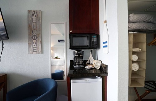 Ruskin Apartment | U113 - Twisted Palm
