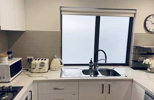 Brunswick Apartment | U201 Brunswick Living Top flor Balcony Close to APT n CBD FreeWifi Tram Doorstep
