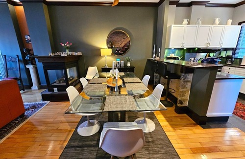 Highland Park Apartment | Uber Cool! Modern City Triplex +Close to center