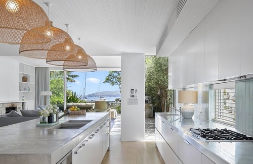 Manly House | Uber Luxury 5 Bedroom Home - Complete Beachfront