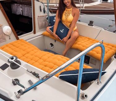 Nebrich Boat Rental | Ubytování na plachetnici