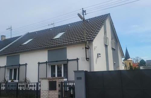 Sulejovice House | Ubytování U100bodů za švestkovou dráhou