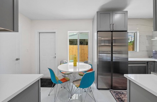 Downtown Fort Lauderdale Apartment | Uhost AI | 1B Stay | Elegant Retreat w/Patio