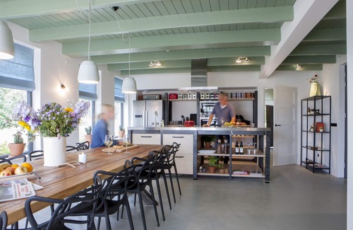 Heerenveen House | Uitgerust voor zaken