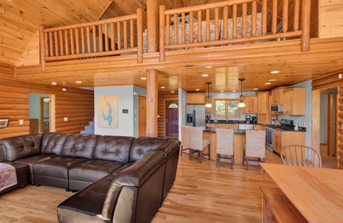 Mauston Cabin | Ultimate All-Season Cabin w/Private Swimming & Fishing Pond at Castle Rock Lake