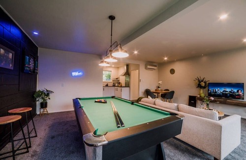Merivale Villa | Ultimate Lux Villa in Merivale - Sleeps 16