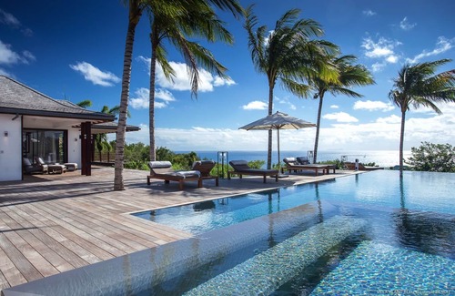 Gouverneur Villa | Ultimate luxury retreat with a tennis court, fitness and infinity pool