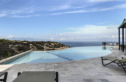 Esentepe Villa | Ultimate Luxury Seaside Golf serviced accommodation in Cyprus