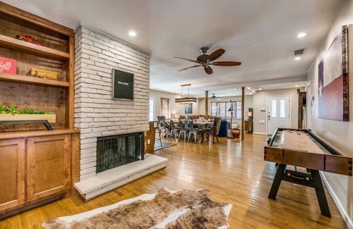 White Rock Hills House | Ultimate Texas Experience With Heated Pool & Spa