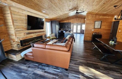 Arnes Cabin | Ultimate vacation lodge