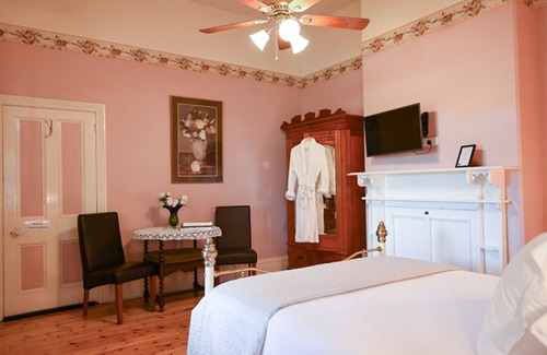 Bremer Bed & Breakfast | Ultimate Wine Travellers Stopover in Heritage Home at Winery in Langhorne Creek