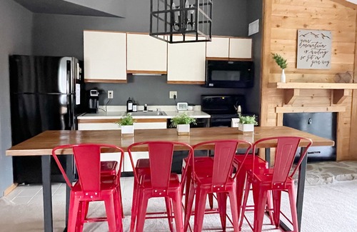 Seven Springs Condo | Ultra-hip, Family-Friendly, Modern Space- SKI IN SKI OUT!