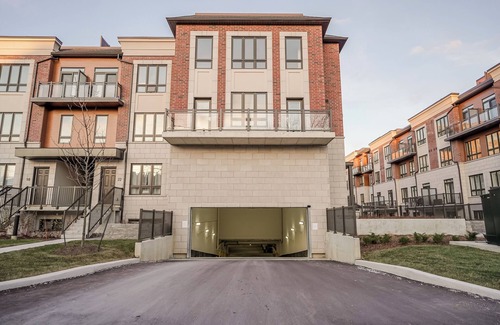 Rathwood Condo | Ultra luxurious 3 BR 2 Bath 1 Parking Toronto Airport And Sq1