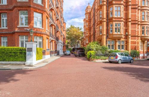 Queen's Gate House | ULTRA MASSIVE House in HYDE PARK