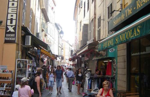 Le Cannet Apartment | Un coin de campagne en ville