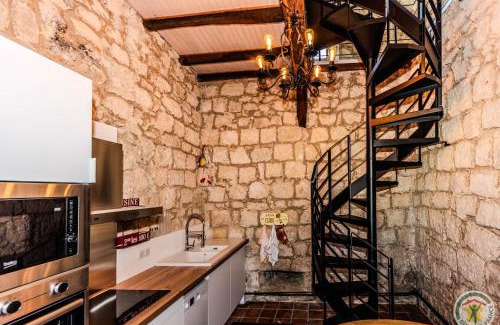 Lauzun Bed & Breakfast | Un Petit Château