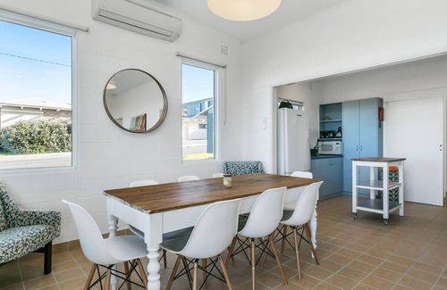 Middleton House | Uncle Tom’s Shack: Funky Beach Shack with Million Dollar Views, 3BRs & 2 Bathsn
