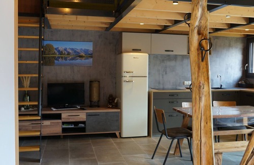 Thones Apartment | Undeizojcoij