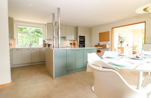 Stroud House | UNDER CATSWOOD, pet friendly, luxury holiday cottage in Stroud