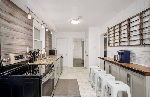 Columbus House | ★ Under the Sea ★ Private Home with Game Room ★
