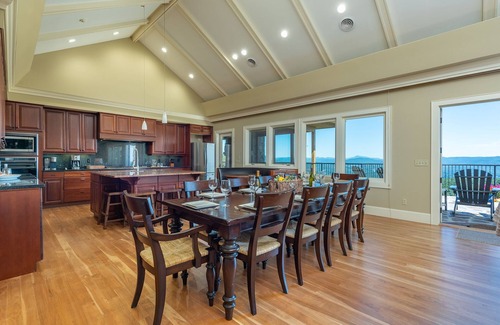 Spruce Pine House | Unforgettable Mtn Views & Sunsets! Hot Tub+Fireplaces+Sauna, WiFi, Small Events!